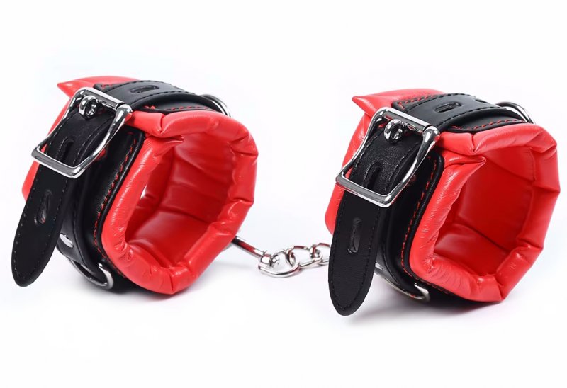 Красно-черные БДСМ наручники
