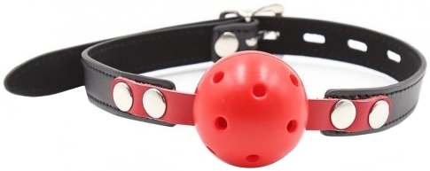 Дышащий кляп-шар красного цвета на черно-красном ремне