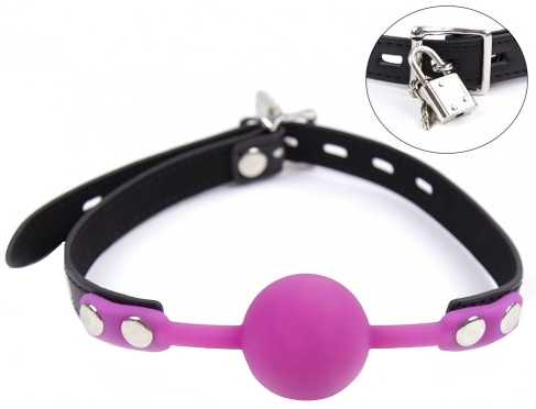 Силиконовый кляп-шар цвета фуксии на ремне с замочком