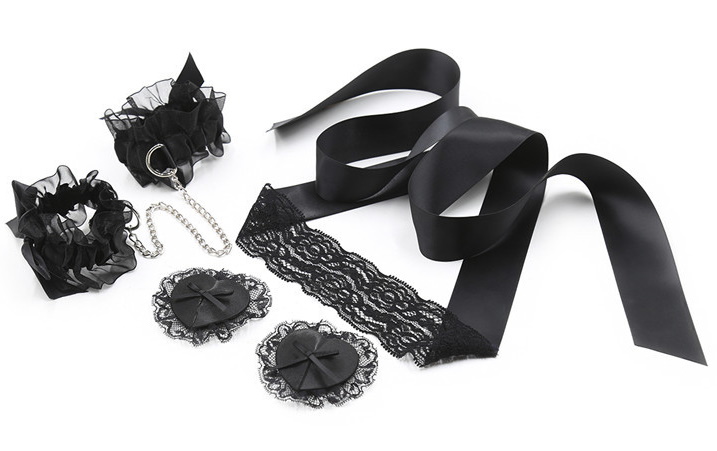 Черный кружевной БДСМ набор (наручники, пэстисы, маска-лента для глаз)