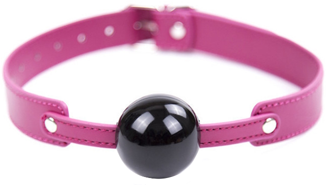 Силиконовый черный кляп на фиолетовом ремне