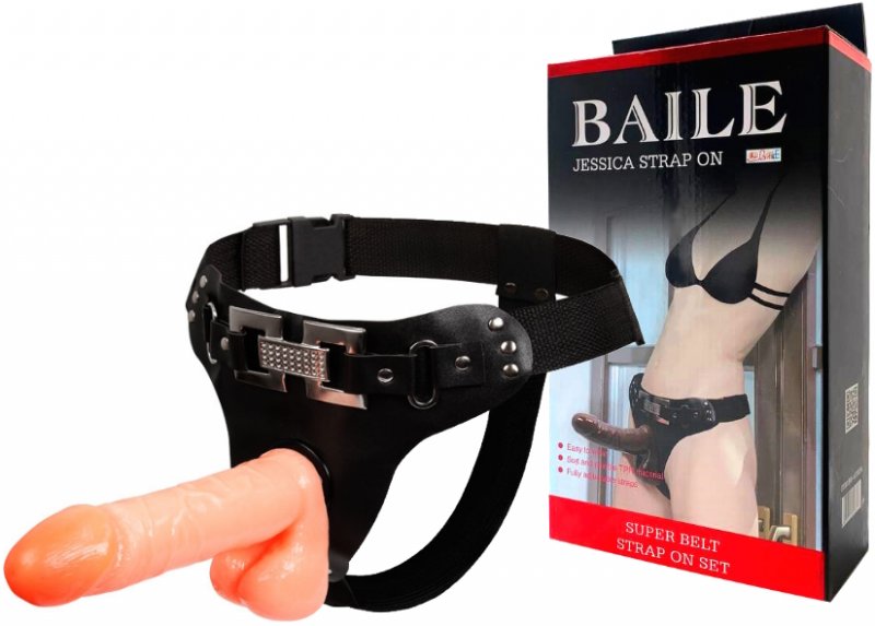 Телесный реалистичный страпон на трусиках 17 см