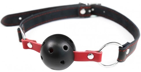 Черный кляп-шар на черно-красном ремне