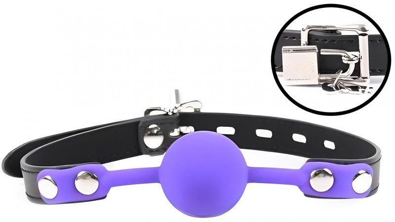 Силиконовый кляп-шар фиолетового цвета на ремне с замочком