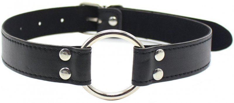 Черный кляп-расширитель с металлическим кольцом